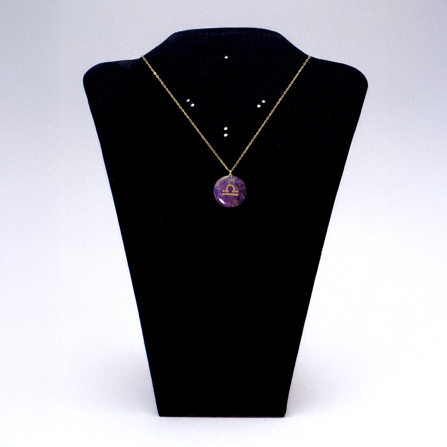 Collar bañado en oro 18K con colgante de piedra natural y signo del Zodíaco
