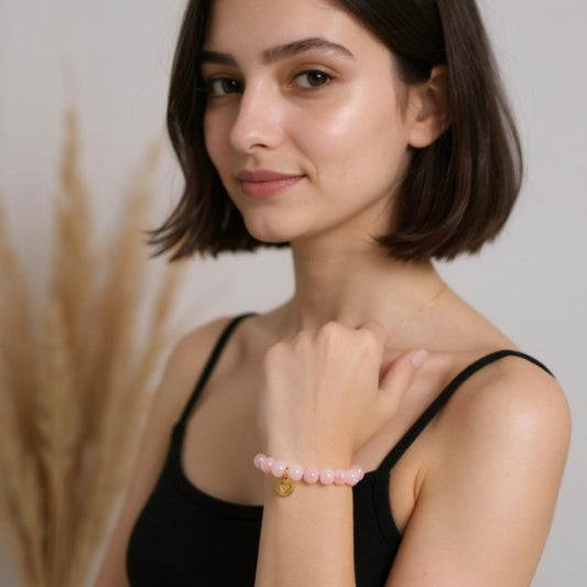 Pulsera de Cuarzo Rosa con dije de Corazón, bañado en Oro 18K