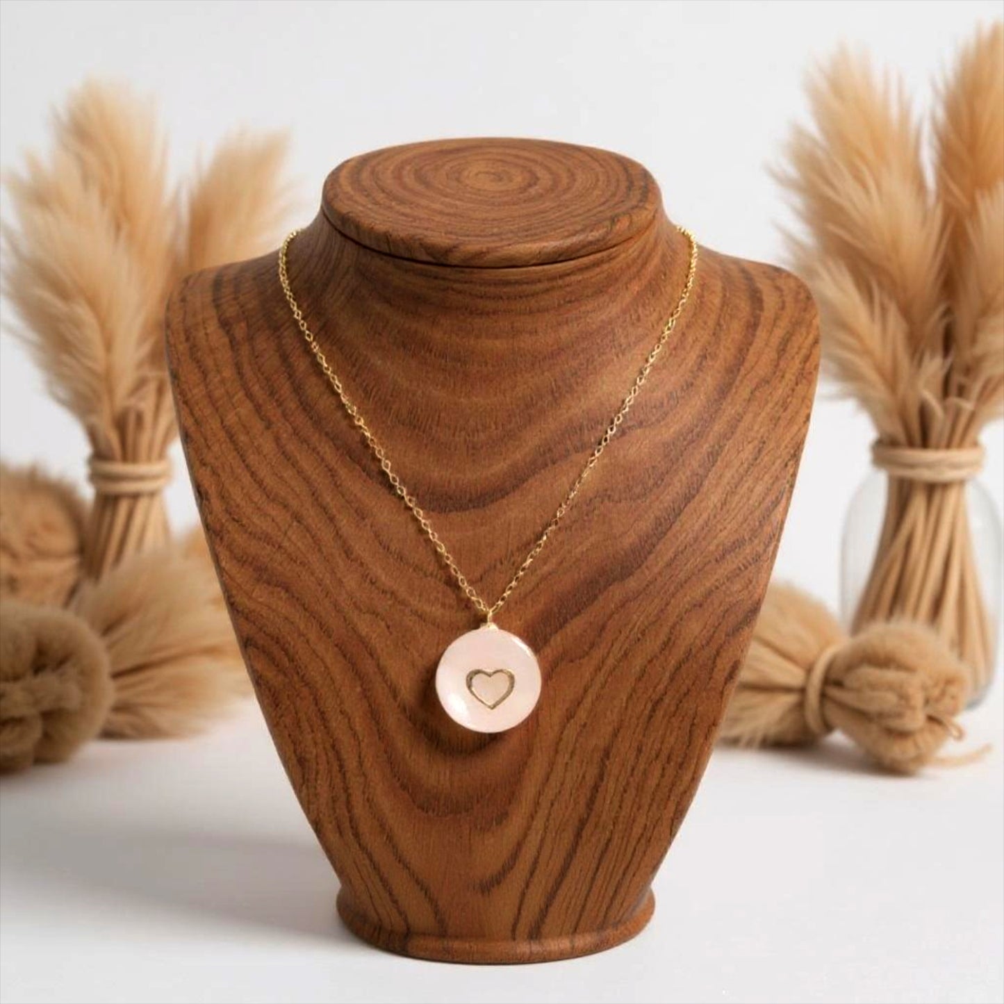 Collar bañado en oro 18K con colgante de piedra natural y un Corazón