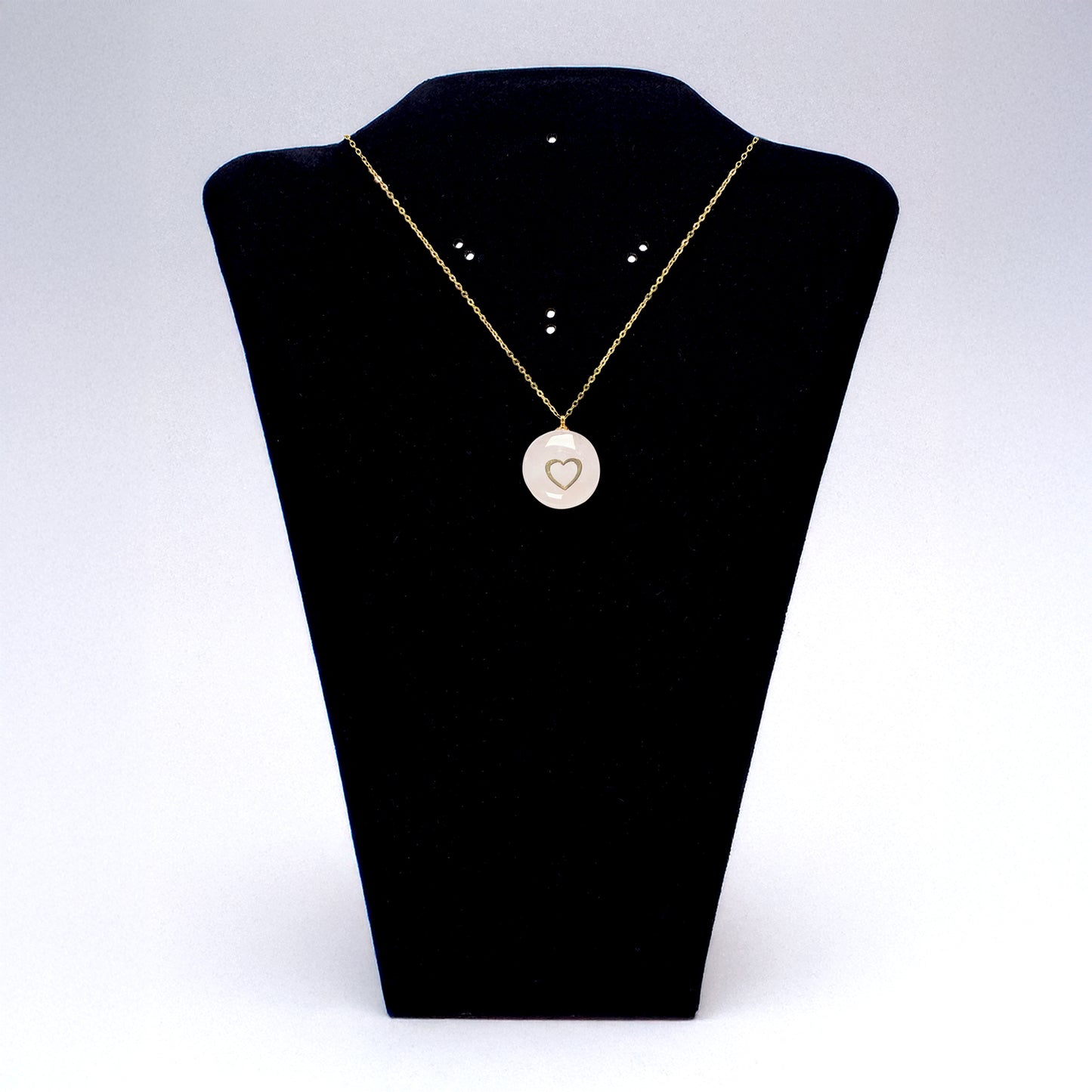 Collar bañado en oro 18K con colgante de piedra natural y un Corazón