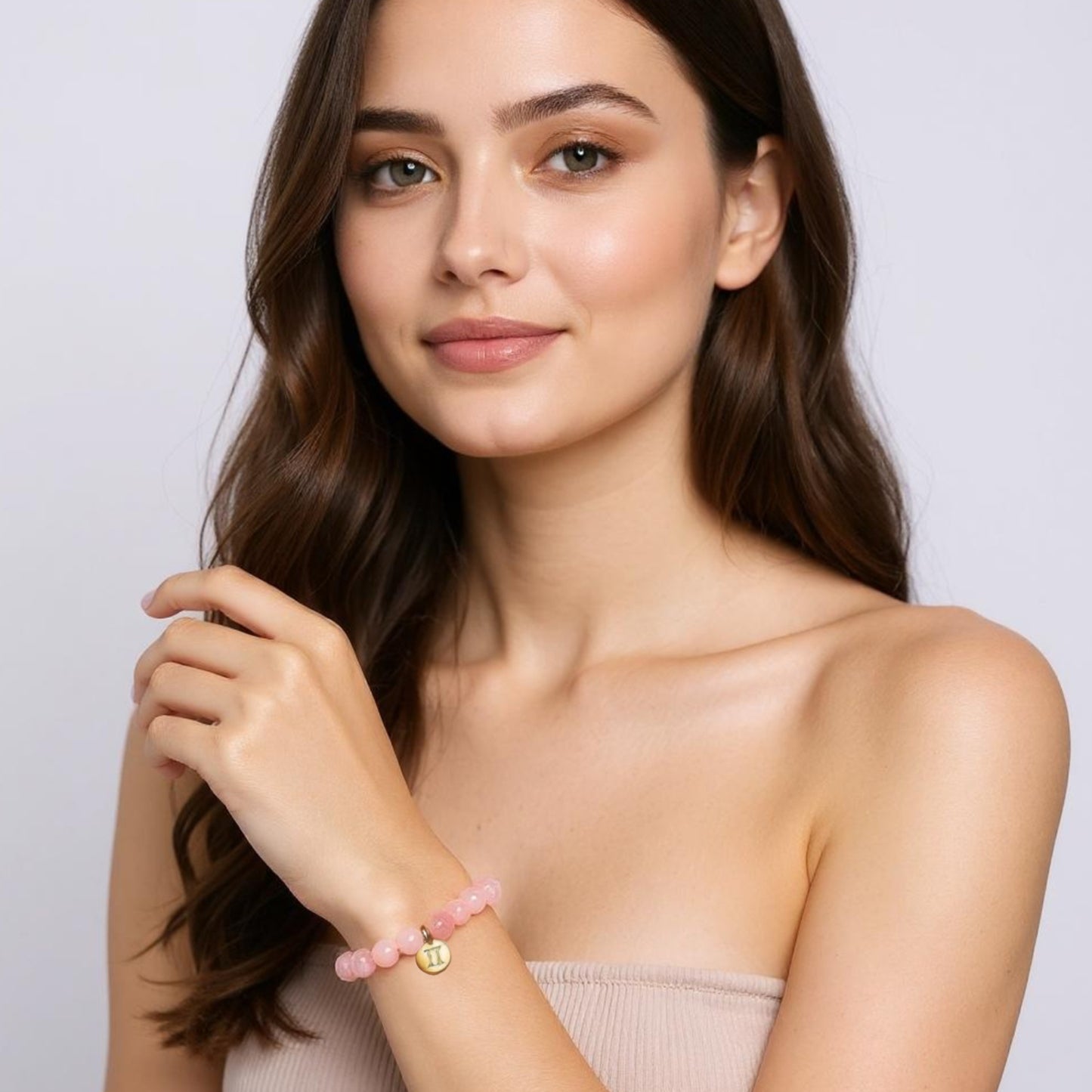 Pulsera de Cuarzo Rosa con dije del signo Zodiacal, bañado en Oro 18K