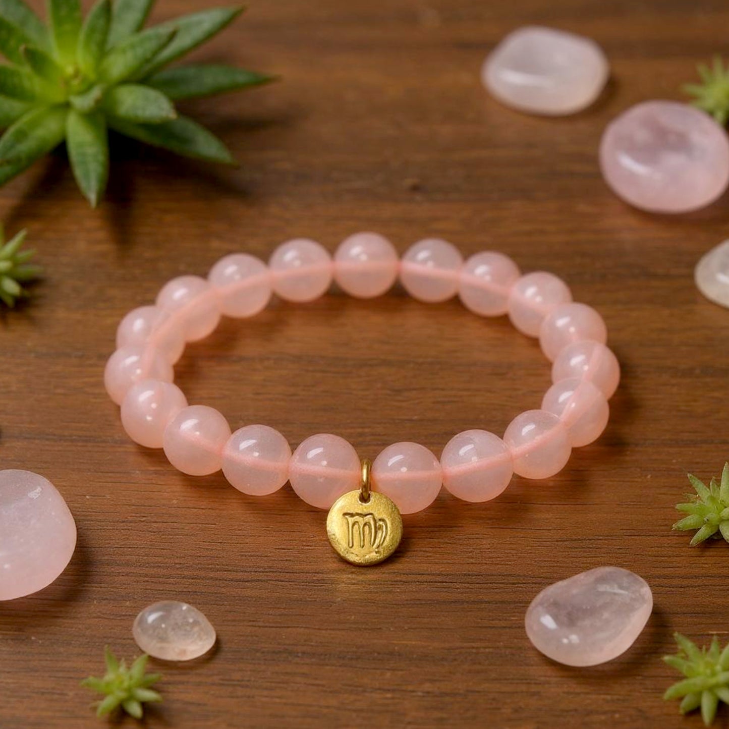 Pulsera de Cuarzo Rosa con dije del signo Zodiacal, bañado en Oro 18K