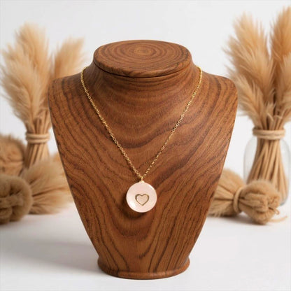 Collar bañado en oro 18K con colgante de piedra natural y un Corazón