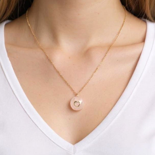 Collar bañado en oro 18K con colgante de piedra natural y un Corazón